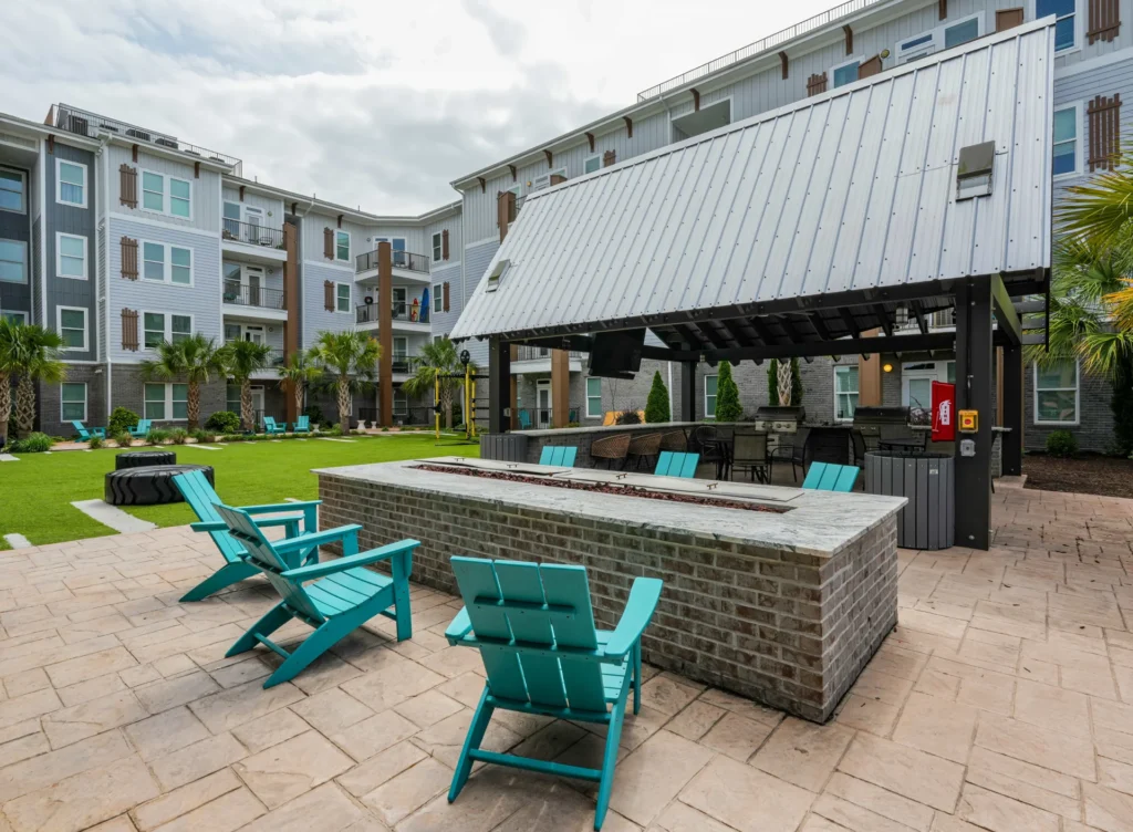 the-pier-courtyard-fire-pit